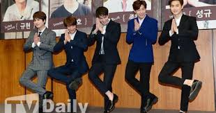 150409 Minho I Suho Na Press Conference Fluttering India Shinee Minho Suho Exok Exo K Shinee Kpop Funny Suho