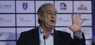 Eu realmente quero o brasil que o ciro gomes propõe como projeto nacional. Fernando Holiday Chama Ciro Gomes De Covarde E Diz Que Ira Processa Lo De Novo Metro 1