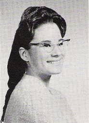 Karen Aschenbrenner's Instagram, Twitter & Facebook