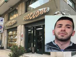 Due morti in strada dopo la rapina in gioielleria a gallo grinzane. Siracusa Rapina Alla Gioielleria Piccione Poliziotti Acciuffano Pericoloso Latitante Liberta Sicilia