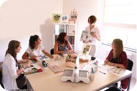 En faisant profiter ensuite de cette opportunité à d'autres personnes, vous accédez aux fonctions de manager de réseaux. La Vente A Domicile Un Metier D Avenir Scrapbooking Europeen