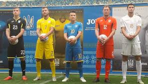 На новой форме сборной украины для чемпионата европы по футболу изображены очертания страны. Sbornaya Ukrainy Prodolzhit Sotrudnichestvo S Tehnicheskim Sponsorom Joma Evro 2020