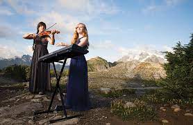 Combining Their Musical Talents And Passion For The Outdoors Anastasia Allison And Rose Freeman Play Trailside Concerts For Hikers An Concert Musicals Outdoor