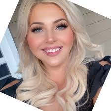 Alanna Mclaughlin's Instagram, Twitter & Facebook