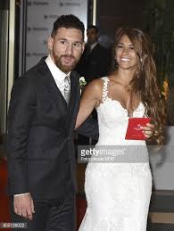 Lionel Messi And Antonela Roccuzzo Greet The Press After Their Civil Lionel Messi Messi Lionel Messi Family
