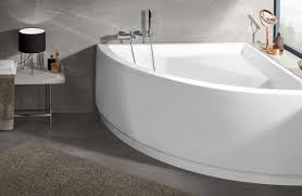 Nous vous proposons différentes dimensions et fonctionnalités. La Baignoire D Angle Ideale Dans Une Petite Salle De Bain Espace Aubade