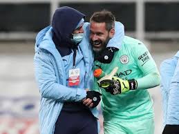 Scott paul carson (born 3 september 1985) is an english professional footballer who plays as a goalkeeper for premier league club manchester city, on loan from derby county of the championship. Kq7robvticbzjm