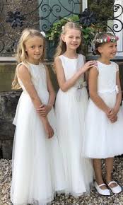 Kommunionkleider Aus Tull Und Spitze Kommunion Kleider Kommunionkleider Madchen Erstkommunion Kleid
