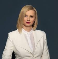 Γιορτινή φωτογράφηση με κόκκινες τουαλέτες. Filoi Ths Raxhl Makrh Photos Facebook