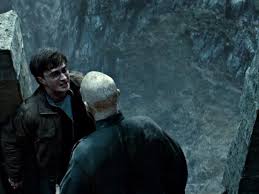 Harry, hermione és ron visszatérnek roxfortba, hogy elpusztítsák. Harry Potter Es A Halal Ereklyei 2 Resz Kepek