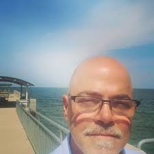 Older men make me melt, but they don't even see it🙄