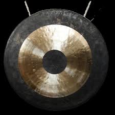 Net als de gong bestaat hij uit een grote, wat gewelfde metalen plaat met een omgeslagen rand, maar hij is veel groter en heeft een donkerder klank. Music Instruments Gong Tam Tam Musicentry Klangschalen