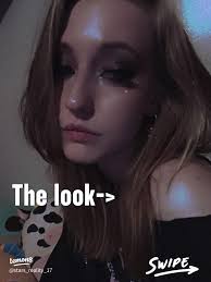 Easy 5-Minute Messy Waitress Bun Tutorial for Beginners