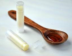 7 Recettes De Baume A Levres Bio Pour Des Levres Naturellement Belles Recettes Baume Pour Les Levres Recettes De Baume Baume A Levres