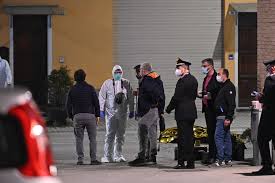 Sulla scena del crimine, ci sono due cadaveri che, stando alle prime informazioni. Nk5h9wht9zzjfm