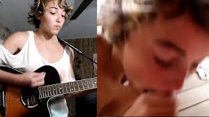 Pixiepixelized Singing and Sucking