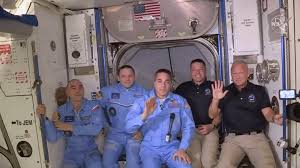 Les astronautes du vaisseau soyouz sont arrivés samedi à bord de la station spatiale internationale (iss). Arrimage Reussi Pour La Capsule De Spacex Les Deux Astronautes Sont Entres Dans Iss La Page Tech Le Nouveau Media Pour Vos News Tech