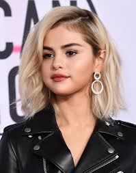 Selena Gomez 2017 Amas Red Carpet Selena Gomez Short Hair Selena Gomez Hair Selena Gomez Blonde Hair