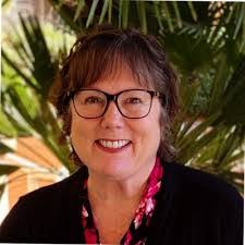 Dana Bayer's Instagram, Twitter & Facebook