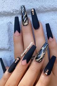 Long Black Acrylic Nail Ideas 41 Glamorous Nye Nail Ideas You Need To See Black Gold Nails Gold Acrylic Nails Black Nails
