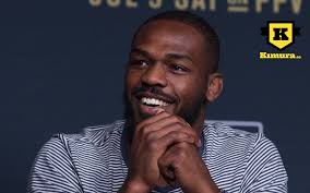 Jones Jones visar upp den ökade muskelmassan