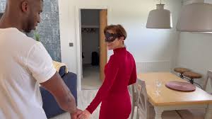 QueenLucySwings Tweet Video-Hotwife Nude