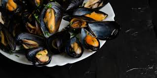 Per rendere più saporita potete aggiungere del macinato nel sugo, oppure potete fare la versione bianca che aggiungerò prossimamente, con scamorza, pecorino o parmigiano e menta. Cozze Adatte Per Antipasti Primi E Secondi Franco Ristorante Pizzeria