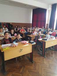 Prezentare elevi școala gimnazială regina maria sibiu. Ca In Fiecare An MoÈ™ CrÄƒciun A Venit La Scoala GimnazialÄƒ Regina Maria Curtea De Arges Facebook