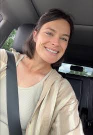 Stephanie Mcclinton's Instagram, Twitter & Facebook