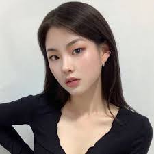 Evelyn Baluyot's Instagram, Twitter & Facebook