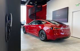 Model s is the world's first premium electric saloon and sets the standard for 21st we cordially invite you and company to the tesla lounge in our service center in stuttgart. A Fost Inaugurat Teslounge Primul Showroom Dedicat Exclusiv Modelelor Tesla Detalii Despre Service È™i Termene De Livrare Automarket