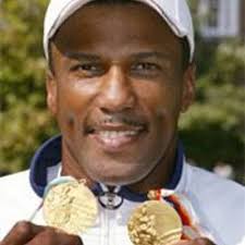 🔝 Roger Kingdom (born August 26, 1962) 🇺🇸 is a former sprint hurdler  from the United States. He had a long and distinguished career