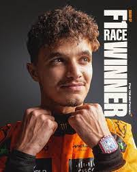 Janet Perera's Instagram, Twitter & Facebook