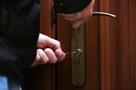 Tipps Zum Einbruchschutz Effektive Massnahmen Fur Ein Sicheres Zuhause Einbruchschutz Zuhause Einbruch
