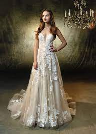 Auf den perfekten mix aus gepflegt, elegant und zurückhaltend kommt es bei der maniküre der nägel an. Goldenes Tragerloses Brautkleid Mit Spitze Und Tiefem Herzausschnitt In A Linie Von Blue By Enzoani Modell Lila Heiraten Mit Braut De