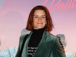 Et y consacra un sacré budget. Fauve Hautot Elle Dit Adieu Au Roux Flashy Et Passe Au Blond Regardez Femme Actuelle Le Mag