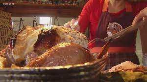 We had stop & shop last year and their sides were awful, no taste to the stuffing and way to much salt in the garlic mashed potatoes. Austin Texas Thanksgiving Takeout Dinner Options During Covid 19 Kvue Com
