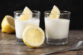 Luftige Zitronenmousse Rezept Zum Download Hussel Magazin Zitronenmousse Zitronen Mousse Einfacher Nachtisch