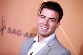 Jencarlos Canela's net worth, wife, nationality, height, career