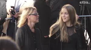 Gottovi jako by z oka vypadla! Zadusni Mse Za Karla Gotta Slavni Se Slzami V Ocich Prisli Dat Mistrovi Posledni Sbohem Youtube