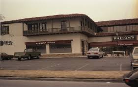 Ridglea Fort Worth In The Olden Days Not Only Was It Across Camp Bowie From The Ridglea Theater It Had A Real Fort Worth Texas Dallas Fort Worth Fort Worth
