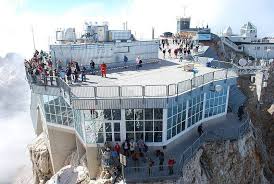 Der holzofen wird angeheizt, die einzige wärmequelle und kochstelle. Munchner Haus Auf Der Zugspitze Information