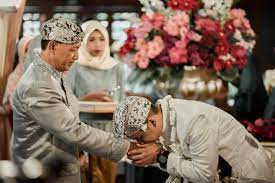.baju pengantin adat sunda hijab, baju pengantin adat sunda hijab modern, baju pengantin adat sunda syar'i and posted at october 20, 2020. Adat Sunda Ala Adel Cecep By Harry And Friends Organizer Bridestory Com