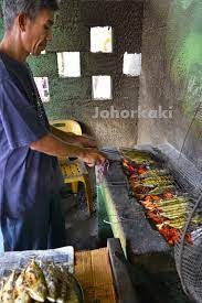 Officially, stall owner and boss rosli doesn't have a name for his. Warung Pokok Ceri Cherry Bandaraya Johor Bahru For Grilled Fish And Kelantan Food Johor Kaki Travels For Food