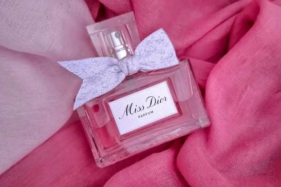 Review Miss Dior Parfum 2024: Tái Sinh Một Huyền Thoại - MC Perfume & Diamond: Công Ty Nhập Khẩu Và Cung Cấp Sỉ Nước Hoa Pháp Chính Hãng