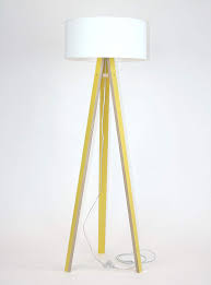 Ragaba Wanda Gelb Tripod Stativ Stehlampe Aus Holz Weiss Textil
