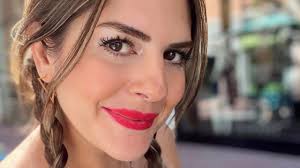 La forza di una donna: Chi è Ayca Erturan? Tutto sulla simpatica Yeliz  della Soap Turca