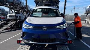 The new volkswagen id.4 gtx has been unveiled and marks the first 'sporty flagship' electric model from the german auto manufacturer. Vw Id 4 Gtx Vw S First Performance Ev Premieres April 28