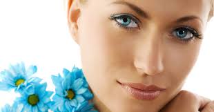 Yüz tonerleri, saç spreyleri gibi kullanıldığı geniş bir yelpazesi vardır. Yuzunuzu Gul Suyu Ile Temizleyin