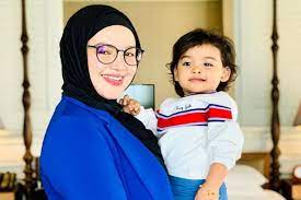 Her brother, saiful bahri tarudin, and her sisters, siti norsaida and siti nursairah are also. Siti Nurhaliza Upset Over Netizens Use Of Her Daughter S Name To Sell Products The Star